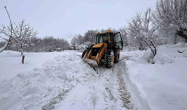 Tunceli'de, kardan kapanan yolların büyük bölümü açıldı
