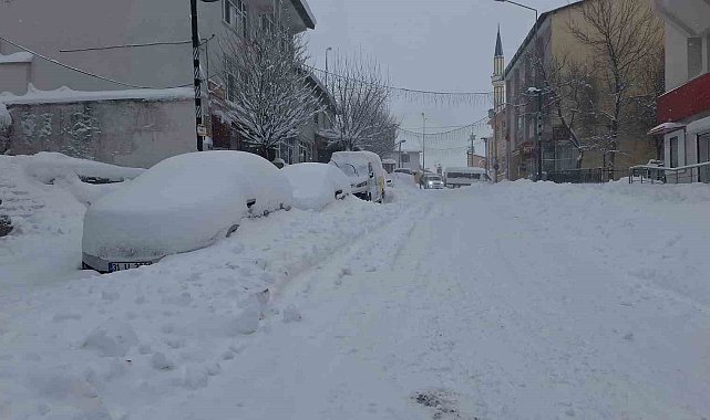Tunceli'de köy yolları kapandı, okullar tatil edildi