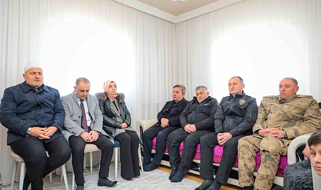 Vali Aydoğdu şehit ailesini ziyaret etti