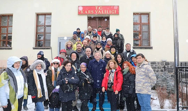 Vali Ziya Polat, fotoğraf sanatçıları ile bir araya geldi