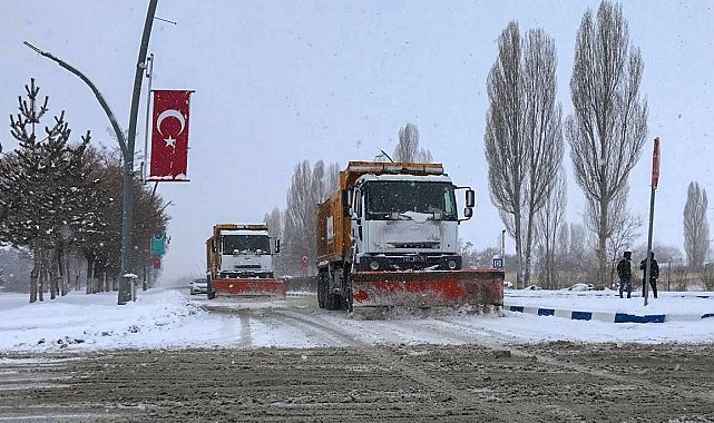 Van'da 560 yerleşim yerinden 528'inin yolu açıldı