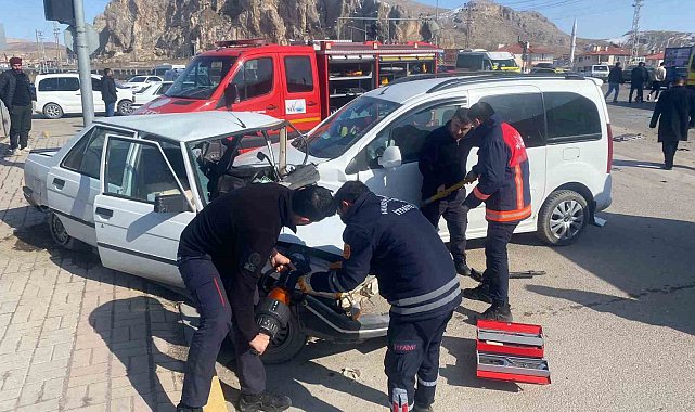 Van'da trafik kazası: 3 yaralı