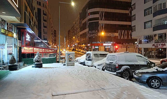 Van'da yoğun kar yağışı etkili oldu