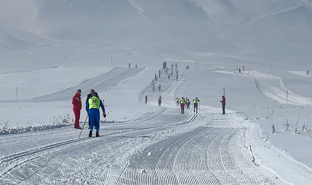 Yüksekova'da 'Kayaklı Koşu 1. Etap Yarışması' başladı