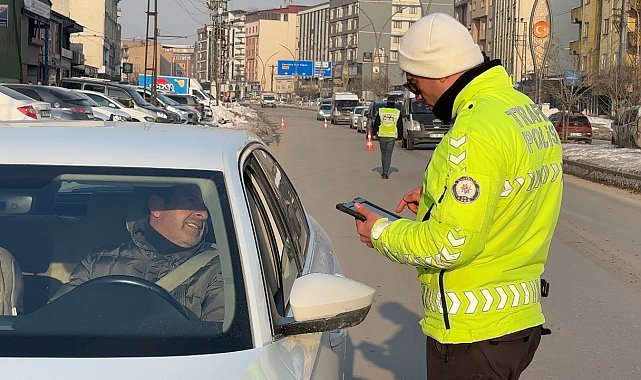 Yüksekova'da emniyet kemeri denetimi
