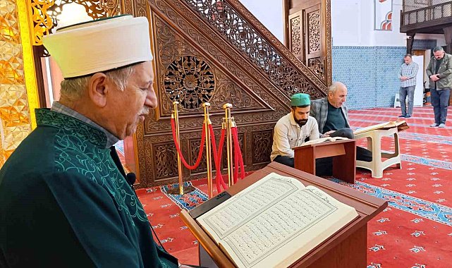 455 yıllık tarihi camide asırlık mukabele geleneği sürüyor