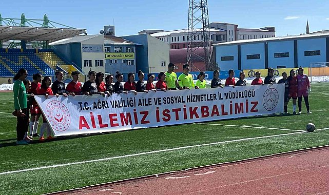 Ağrı Aile ve Sosyal Politikalar Gençlik ve Spor Kulübü Kadın Takımı, Silopi Belediyesi Spor Kulübü'nü 2-1 mağlup etti