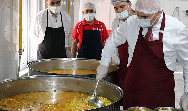 Ağrı'da ihtiyaç sahibi 600 aileye günlük sıcak yemek veriliyor