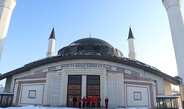 Ağrı'da Kızılay gönüllüleri camilerde temizlik çalışması yaptı