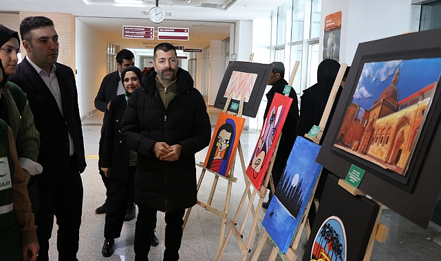Ağrı'da tedavi gören bağımlıların çizdiği resimler hastanede sergilendi