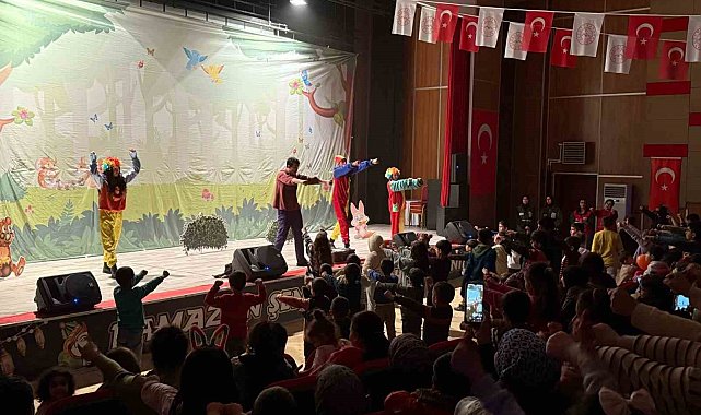 Ağrı Ramazan Şenlikleri'nde Çocuk Tiyatrosu Sahnelendi