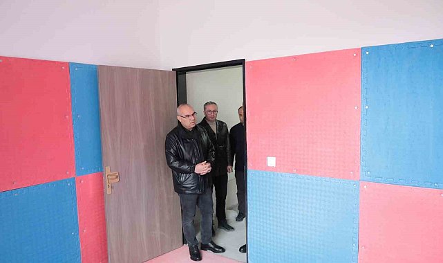 Ağrı Valisi Koç, yeni eğitim-öğretim yılında açılacak Özel Eğitim Anaokulu'nu inceledi