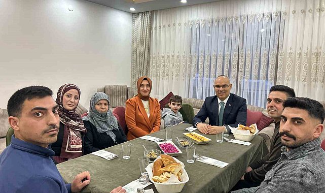 Ağrı Valisi Mustafa Koç, şehit annesi Makbule Doğan'ın iftar sofrasına konuk oldu