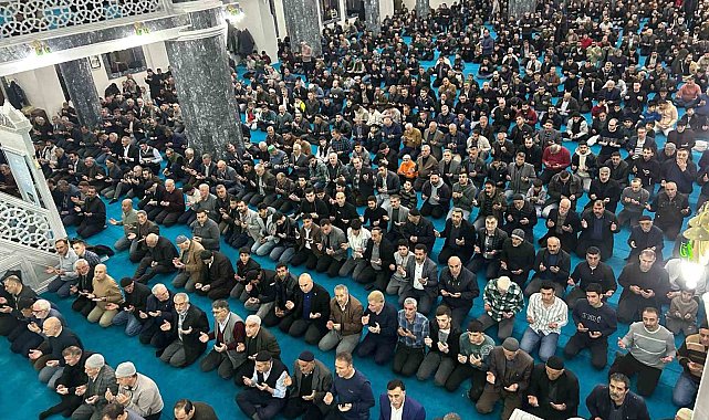 Ağrı'da Kadir Gecesi dualarla ihya edildi