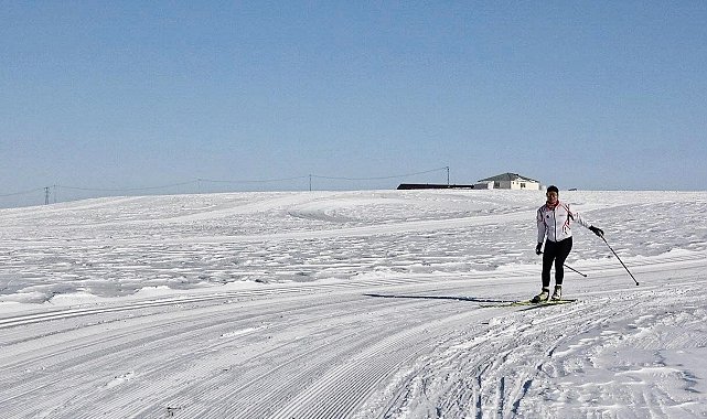 Ağrı'nın kadın sporcuları pistlerde zirveye tırmanıyor