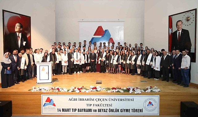 AİÇÜ tıp fakültesi öğrencileri beyaz önlük giydi