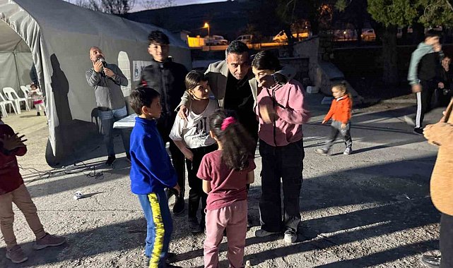 Akçadağ Belediye Başkanı Ulutaş, depremzedelerle iftar yaptı