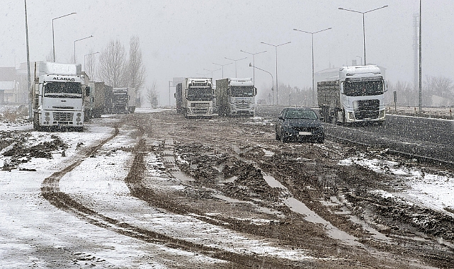Ardahan'da kar etkili oluyor