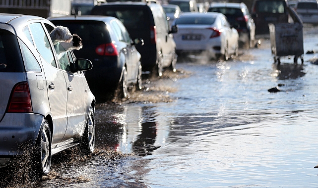 Ardahan'da karların erimesiyle bazı yollarda su birikintileri oluştu