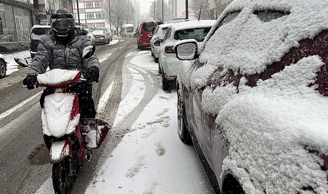 Ardahan-Şavşat kara yolu, kar nedeniyle tır geçişine kapatıldı