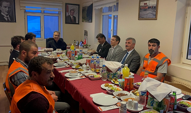 Ardahan Valisi Çiçek "kar savaşçıları"yla iftarda buluştu