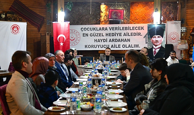 Ardahan Valisi Hayrettin Çiçek, koruyucu ailelerle iftarda buluştu