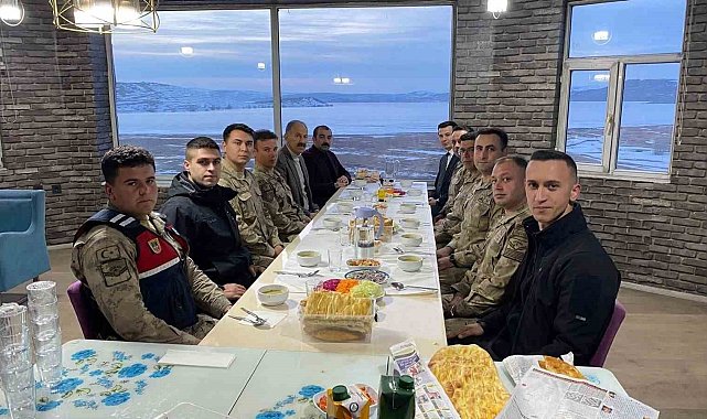 Arpaçay Kaymakamı Akköz, iftarda jandarma ile buluştu