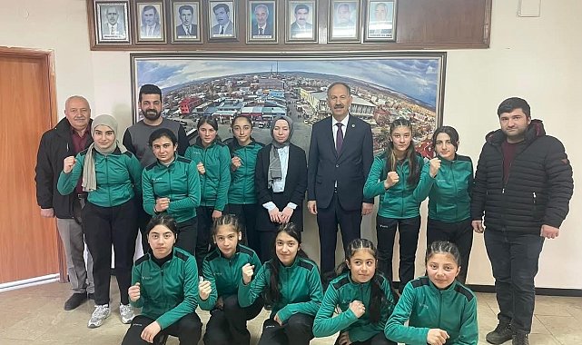 Arpaçay şampiyonları başkan Elma'yı ziyaret etti