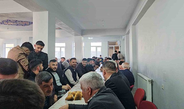 Aydınlar beldesinde yüzlerce kişi bayram yemeğinde buluştu