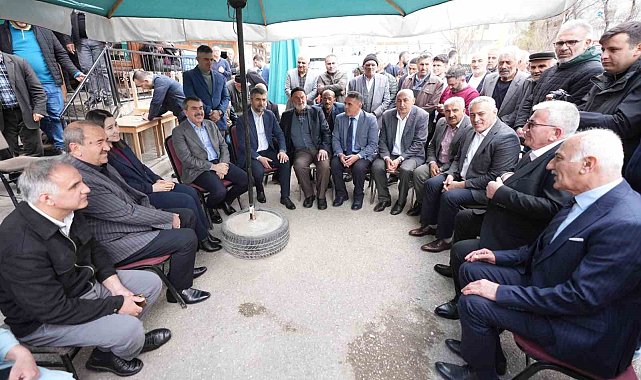 Bakan Tekin, Uzundere'de esnafın bayramını kutladı