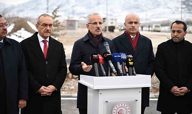 Bakan Uraloğlu, Malatya'da deprem konutları ve altyapı çalışmalarını inceledi