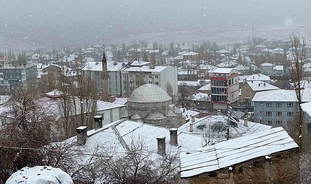 Başkale beyaza büründü