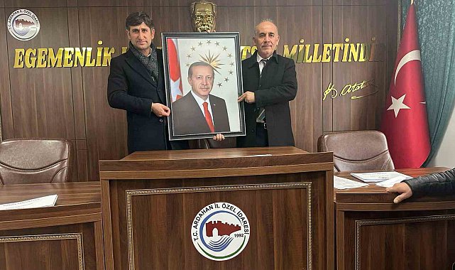 Başkan Karatay'dan anlamlı hediye