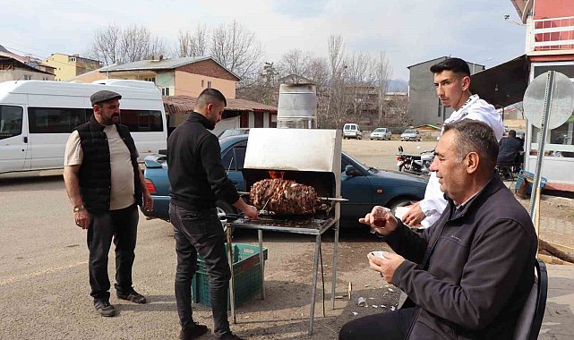 Bayramı cağ kebabı ile karşıladılar