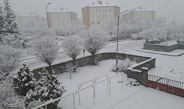 Bingöl güne karla uyandı