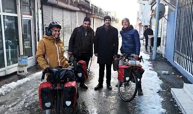 Bisikletle dünya turuna çıkan Fransız çift Çaldıran'a ulaştı
