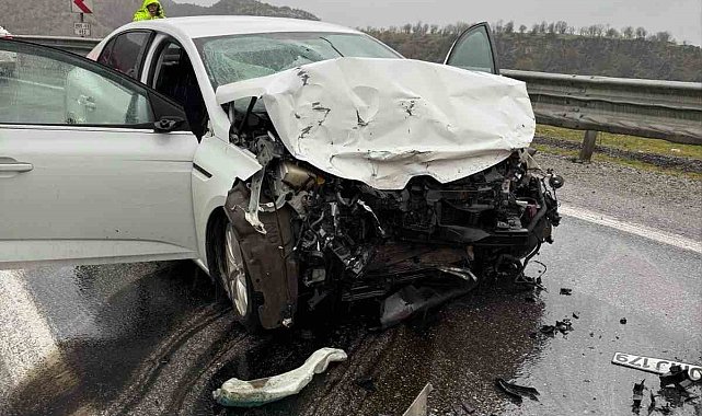 Bitlis&#039;te trafik kazası: 1 ölü, 1 yaralı