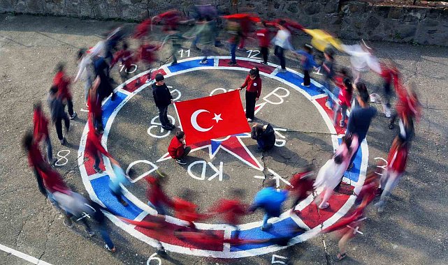 Bitlisli öğretmen MEB'in fotoğraf yarışmasında Türkiye ikincisi oldu