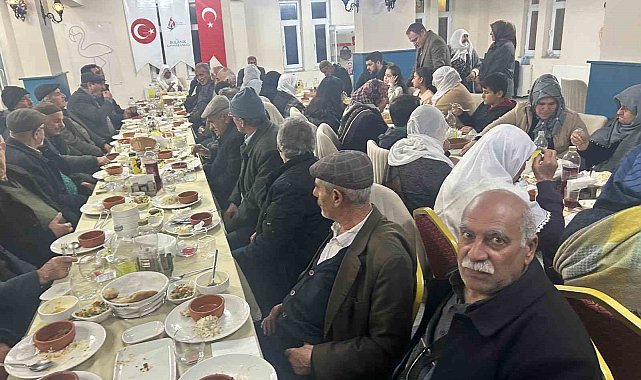 Bulanık'ta yaşlılar iftar yemeğinde bir araya geldiler