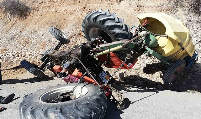Devrilen traktörün altında kalan sürücü hayatını kaybetti