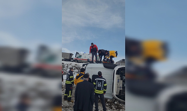 Direksiyon hakimiyetini kaybeden kamyon devrildi