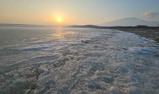 Donan kuş cenneti Arin Gölü'nde gün batımı