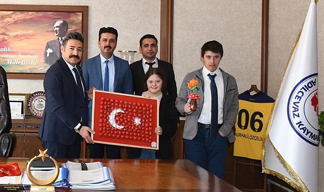 Down sendromlu öğrencilerden Kaymakam Özçelik'e ziyaret