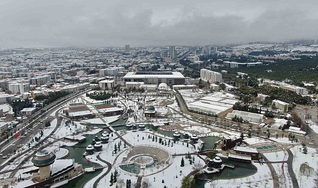 Elazığ baharda 'beyaz gelinliğini' giydi