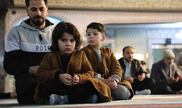 Elazığ'da bayram namazında camiler doldu taştı