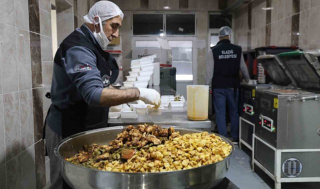 Elazığ'da dev kazanlar, ihtiyaç sahipleri için kaynıyor