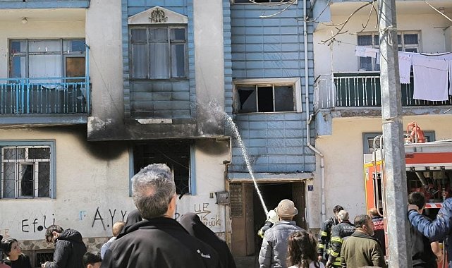 Elazığ'da ev yangını paniğe neden oldu