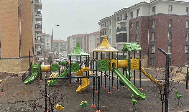 Elazığ'da kar yağışı etkili oldu