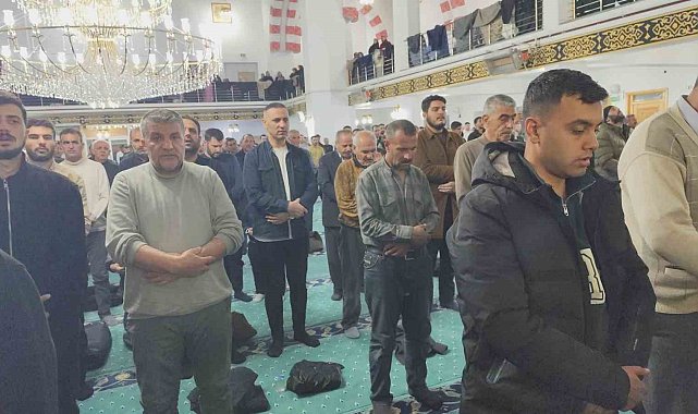 Erciş'te Kadir Gecesi dualarla idrak edildi