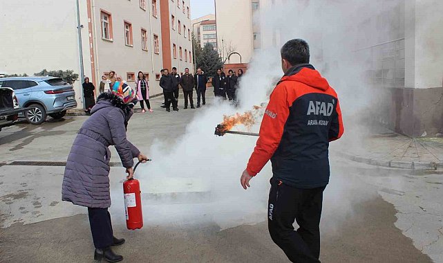 Erzincan Öğrenci Yurdu'nda afet farkındalık ve yangın eğitimi düzenlendi